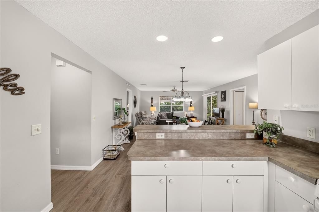 For Sale: $265,000 (2 beds, 2 baths, 1125 Square Feet)