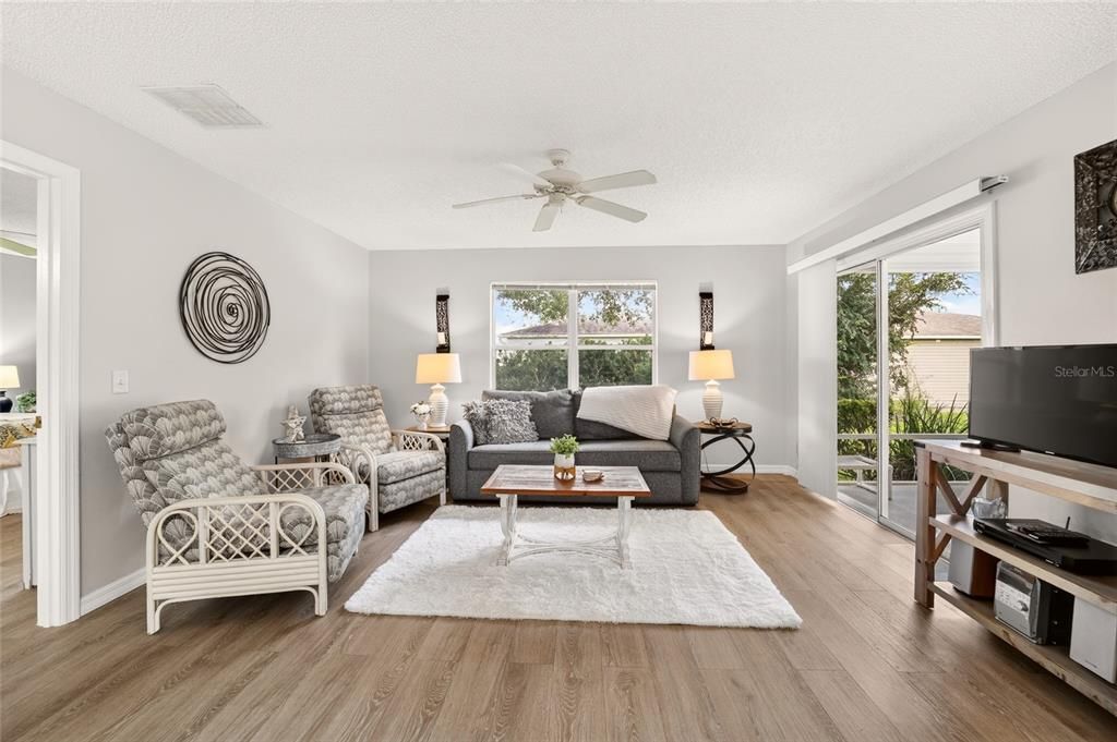 For Sale: $265,000 (2 beds, 2 baths, 1125 Square Feet)