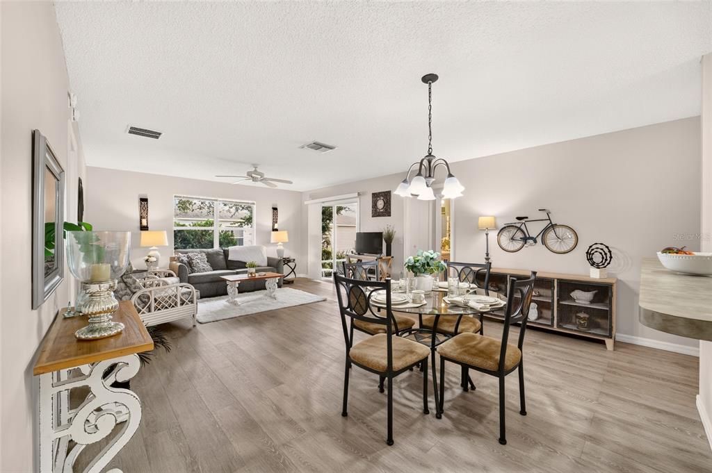 For Sale: $265,000 (2 beds, 2 baths, 1125 Square Feet)