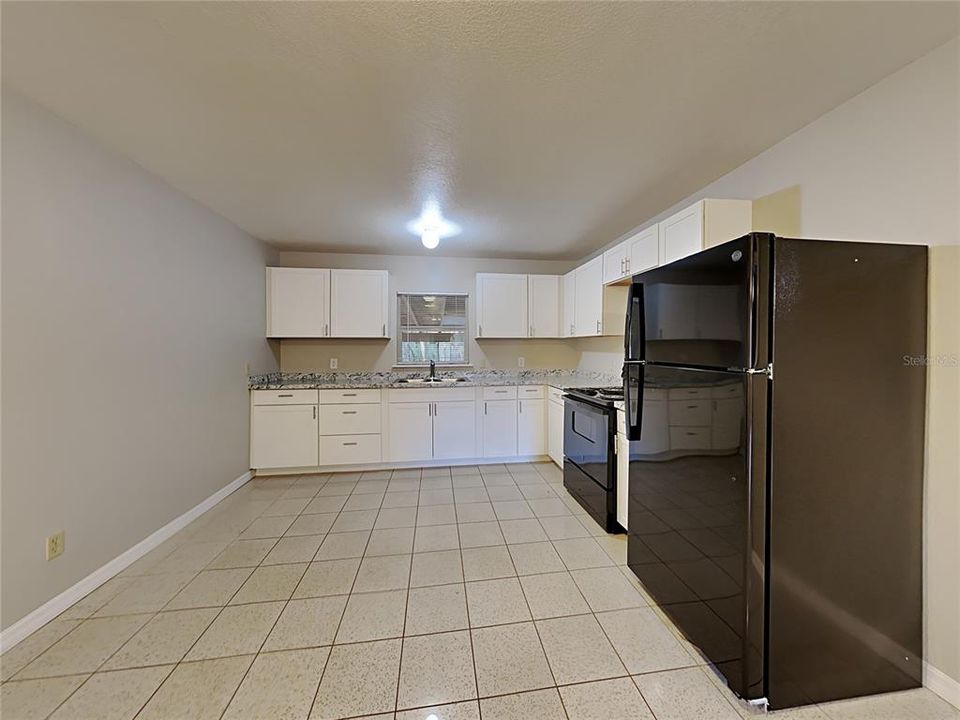 For Rent: $1,350 (2 beds, 1 baths, 1200 Square Feet)