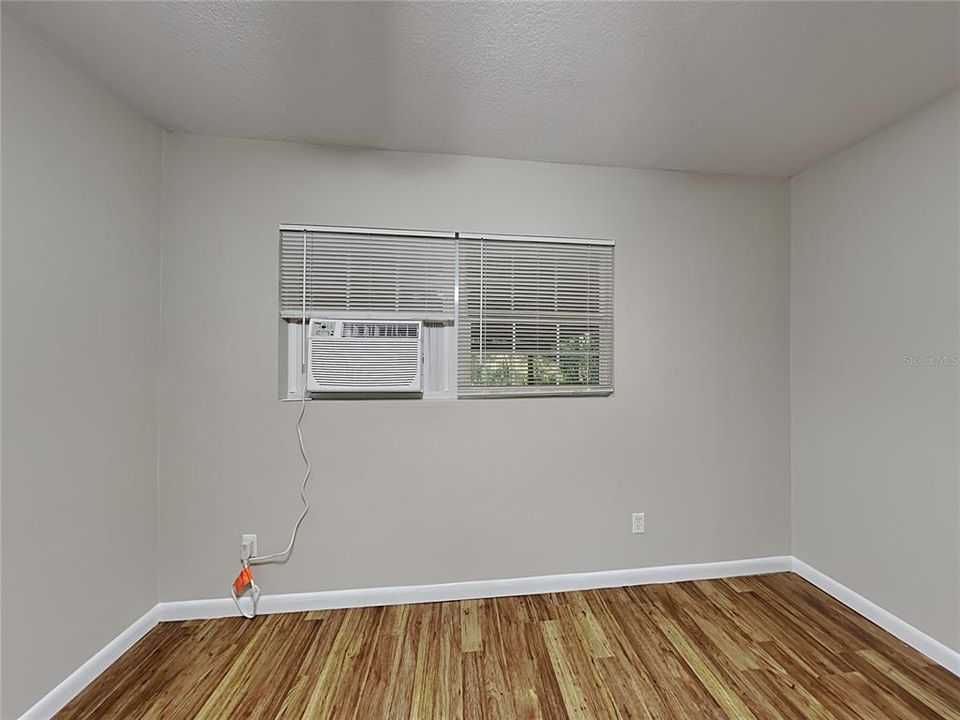 For Rent: $1,350 (2 beds, 1 baths, 1200 Square Feet)