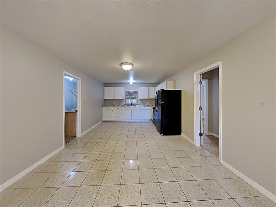 For Rent: $1,350 (2 beds, 1 baths, 1200 Square Feet)