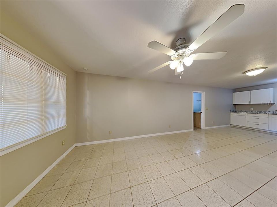 For Rent: $1,350 (2 beds, 1 baths, 1200 Square Feet)