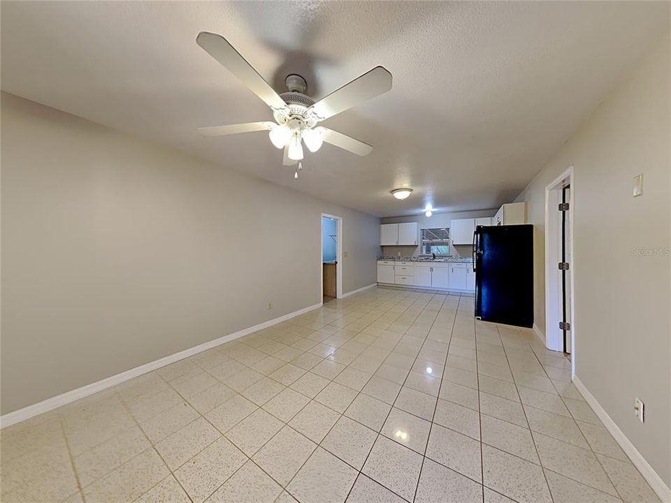 For Rent: $1,350 (2 beds, 1 baths, 1200 Square Feet)