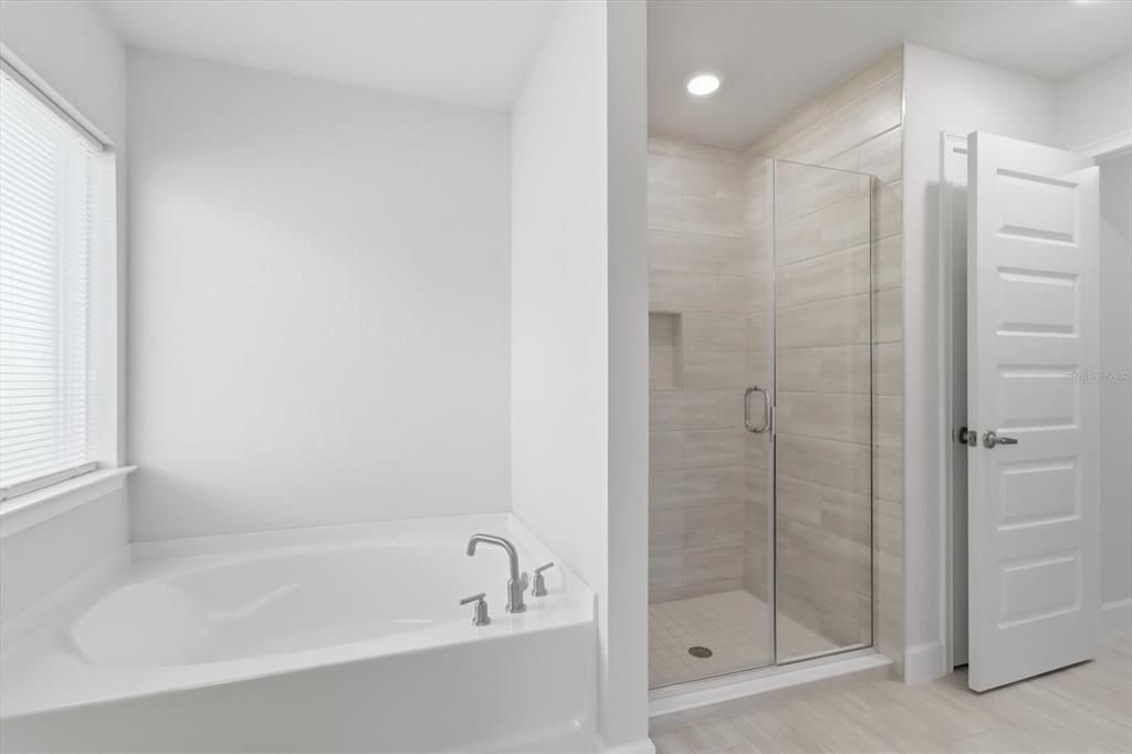 For Sale: $327,000 (3 beds, 2 baths, 1935 Square Feet)