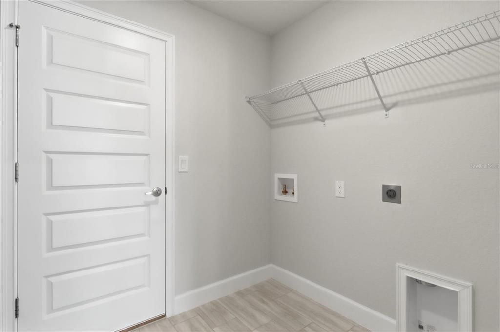 For Sale: $327,000 (3 beds, 2 baths, 1935 Square Feet)