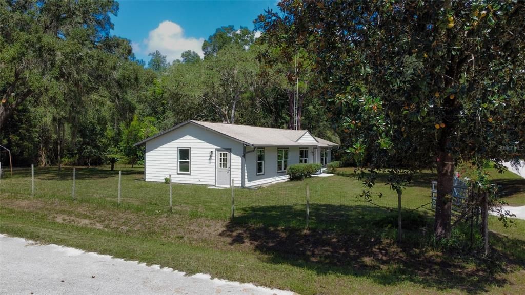 For Sale: $234,900 (3 beds, 3 baths, 1296 Square Feet)