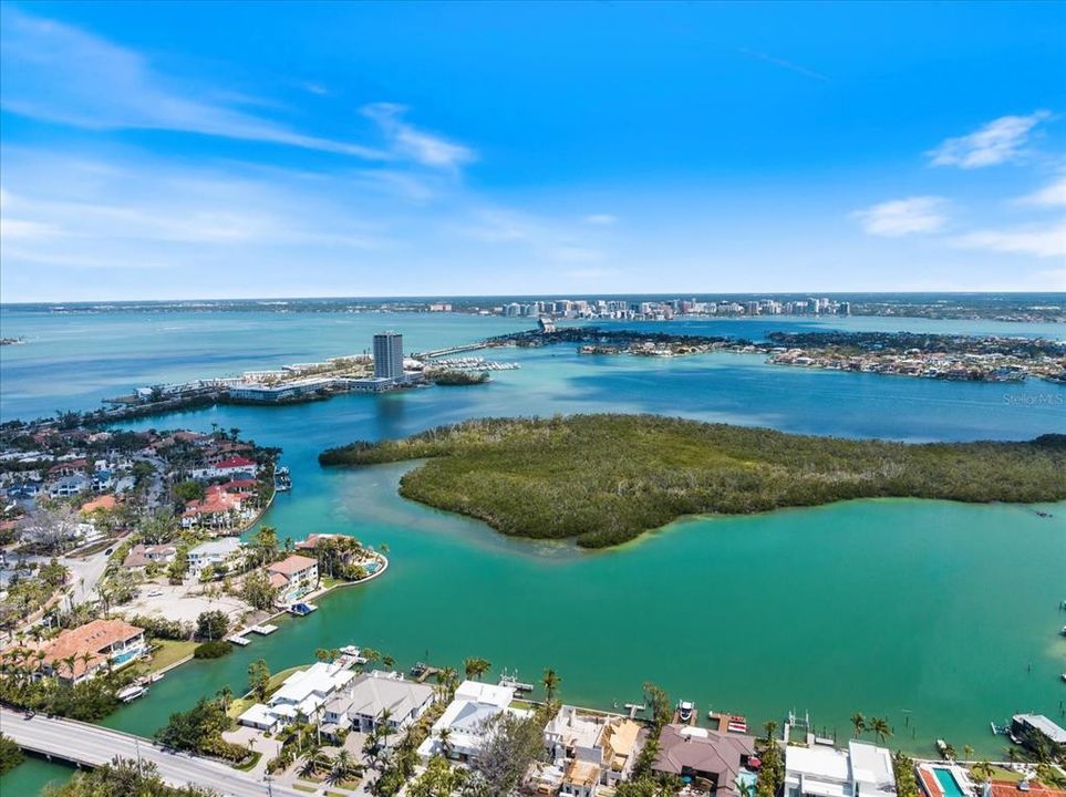 На продажу: $465,000 (4 спален, 2 ванн, 1686 Квадратных фут)