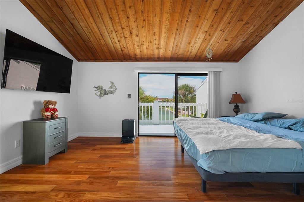For Sale: $549,900 (2 beds, 2 baths, 1450 Square Feet)