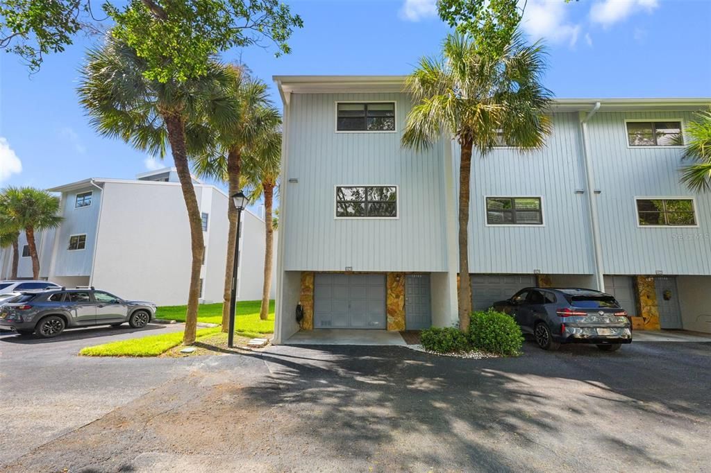 For Sale: $549,900 (2 beds, 2 baths, 1450 Square Feet)