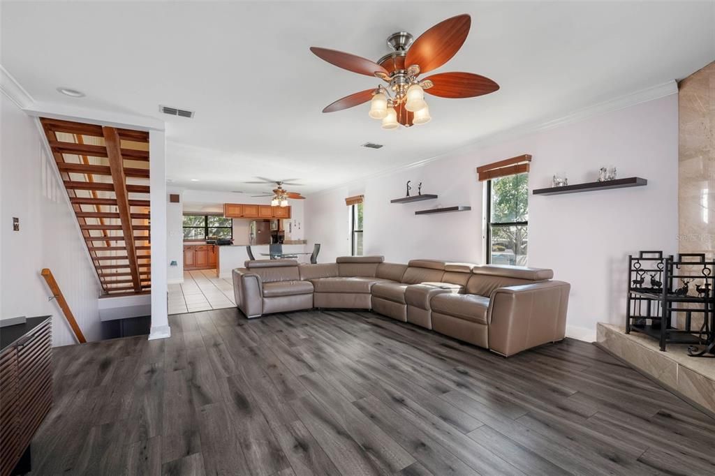 For Sale: $549,900 (2 beds, 2 baths, 1450 Square Feet)