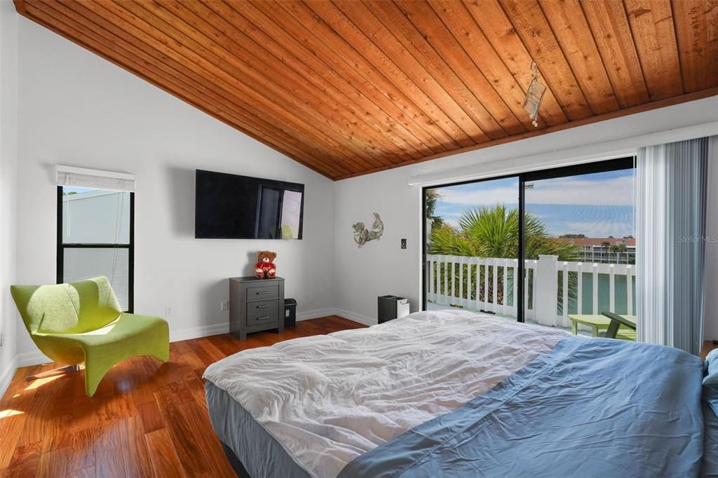 For Sale: $549,900 (2 beds, 2 baths, 1450 Square Feet)
