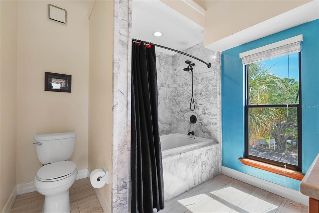 For Sale: $549,900 (2 beds, 2 baths, 1450 Square Feet)