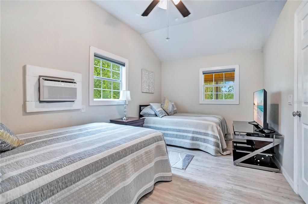 For Sale: $999,000 (6 beds, 5 baths, 3569 Square Feet)
