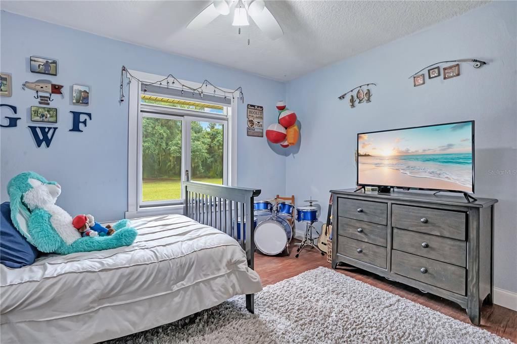 For Sale: $999,000 (6 beds, 5 baths, 3569 Square Feet)