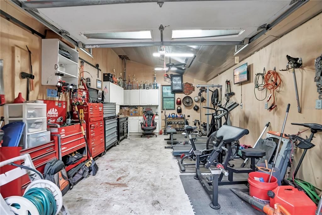 For Sale: $999,000 (6 beds, 5 baths, 3569 Square Feet)