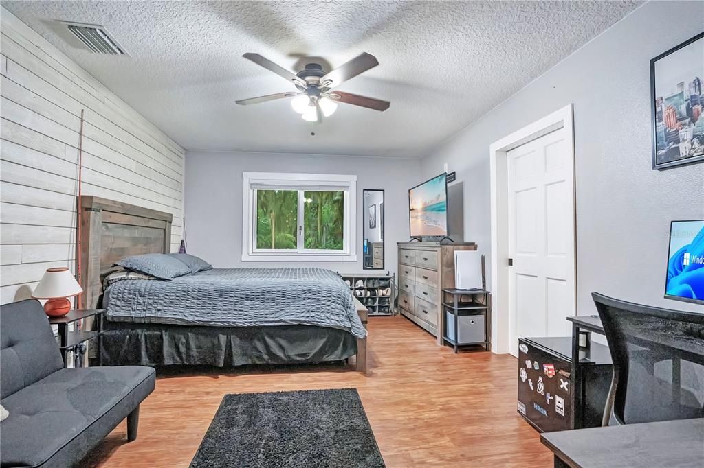 For Sale: $999,000 (6 beds, 5 baths, 3569 Square Feet)