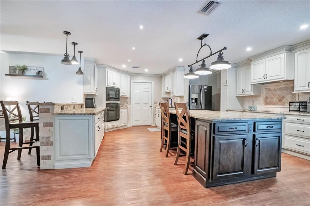 For Sale: $999,000 (6 beds, 5 baths, 3569 Square Feet)