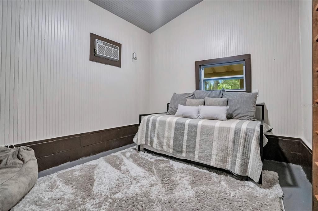 For Sale: $999,000 (6 beds, 5 baths, 3569 Square Feet)