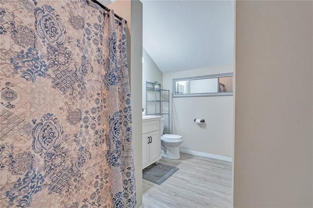 For Sale: $999,000 (6 beds, 5 baths, 3569 Square Feet)