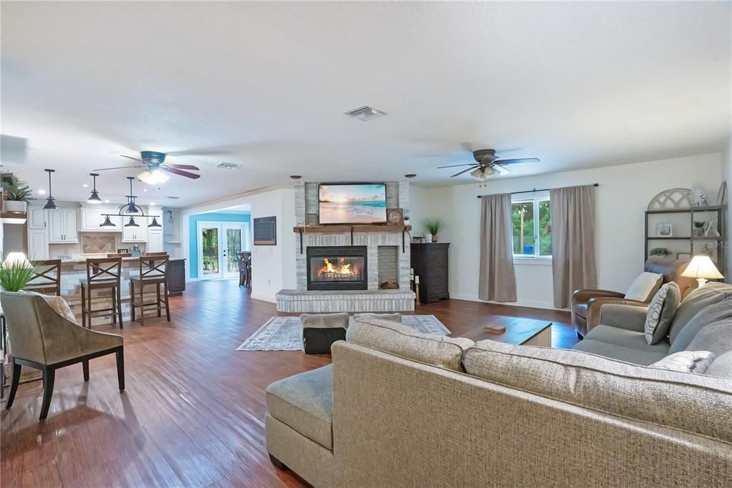 For Sale: $999,000 (6 beds, 5 baths, 3569 Square Feet)