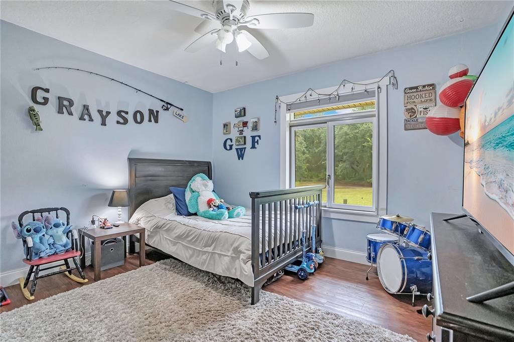 For Sale: $999,000 (6 beds, 5 baths, 3569 Square Feet)