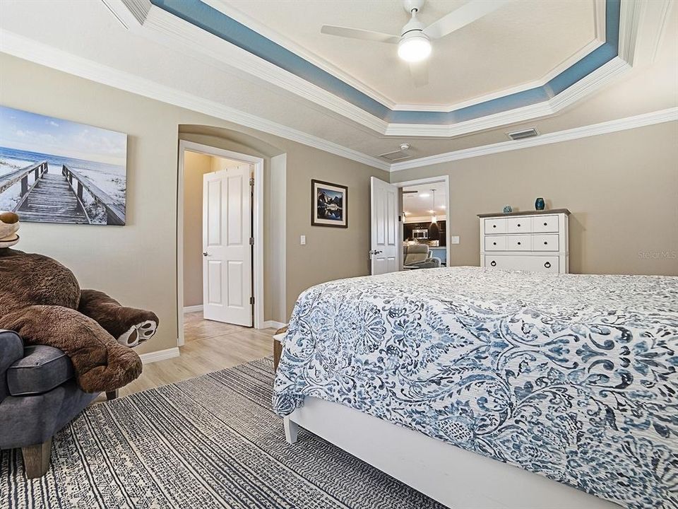 For Sale: $500,000 (3 beds, 2 baths, 1956 Square Feet)