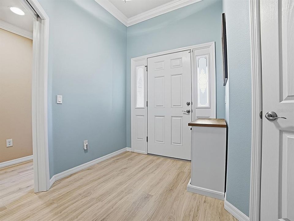 For Sale: $500,000 (3 beds, 2 baths, 1956 Square Feet)