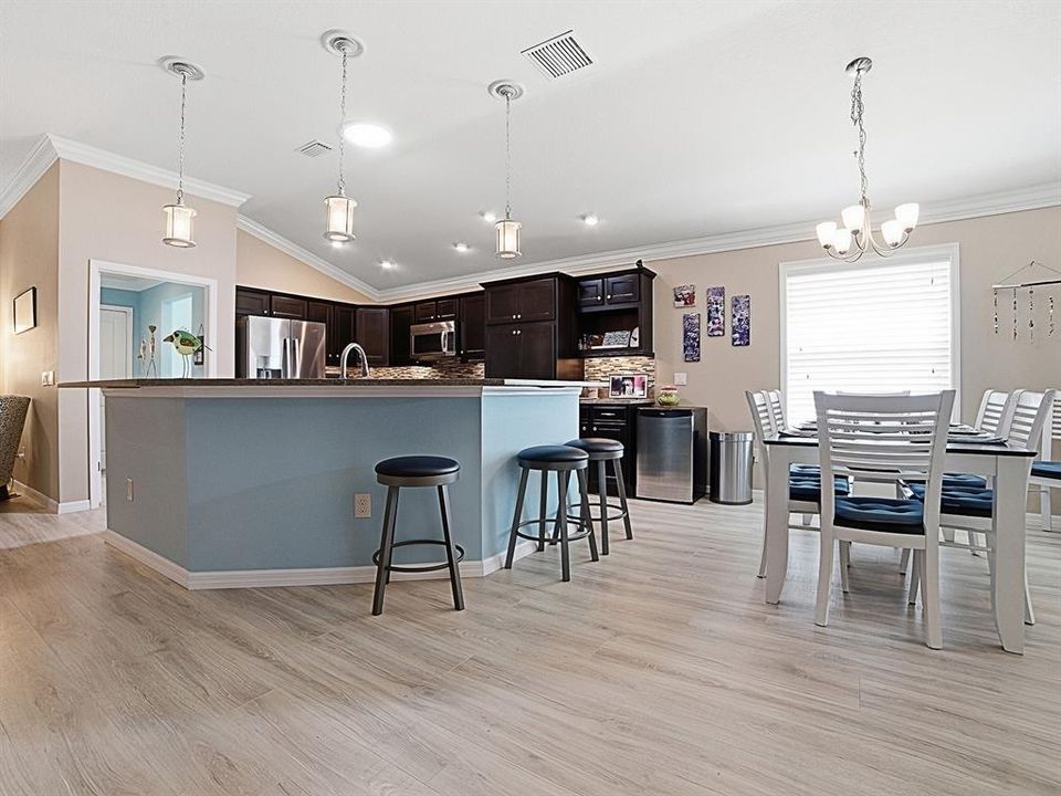 For Sale: $500,000 (3 beds, 2 baths, 1956 Square Feet)
