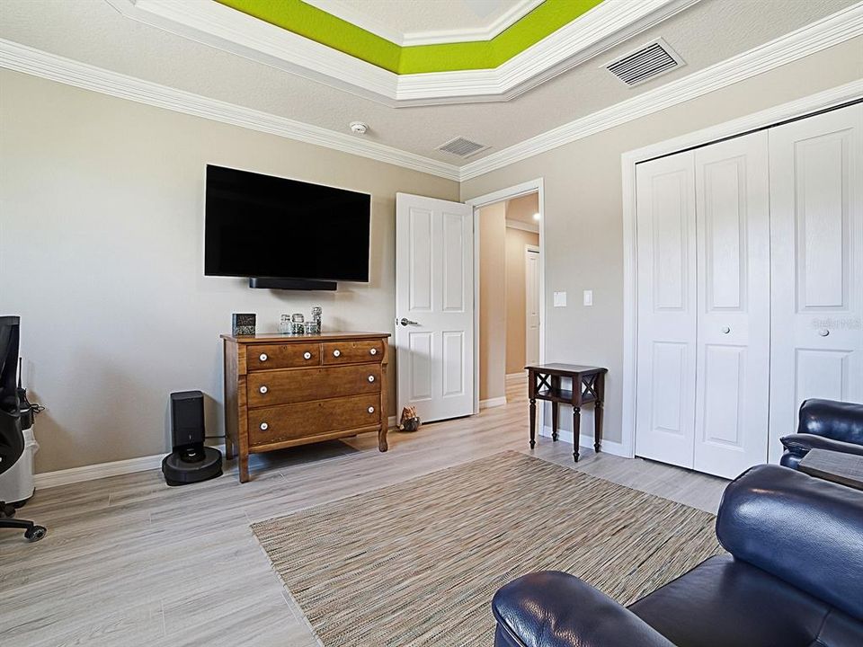For Sale: $500,000 (3 beds, 2 baths, 1956 Square Feet)