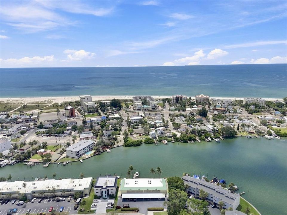 На продажу: $299,900 (1 спален, 1 ванн, 750 Квадратных фут)