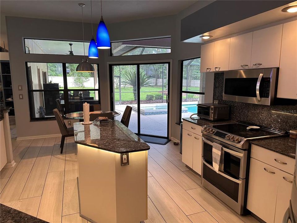 For Sale: $717,900 (4 beds, 2 baths, 2580 Square Feet)