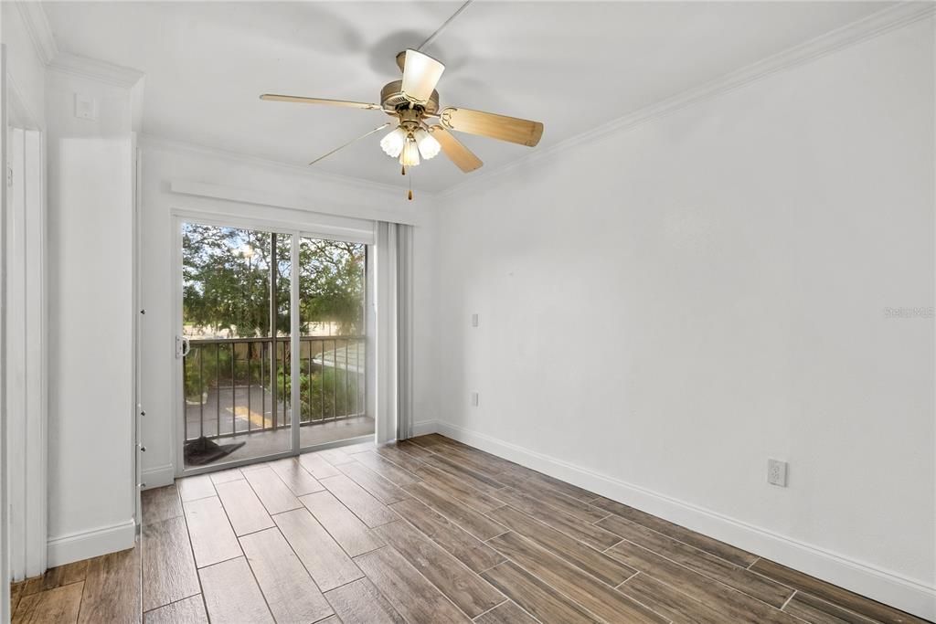 For Sale: $135,000 (2 beds, 2 baths, 992 Square Feet)