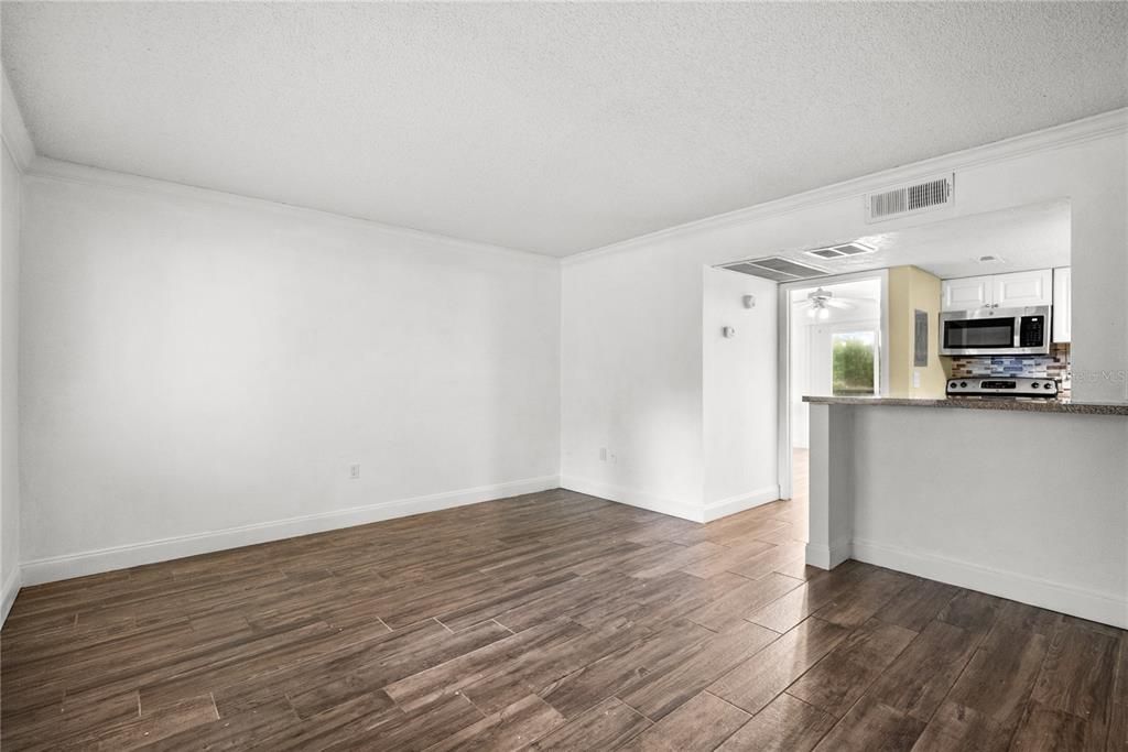 For Sale: $135,000 (2 beds, 2 baths, 992 Square Feet)