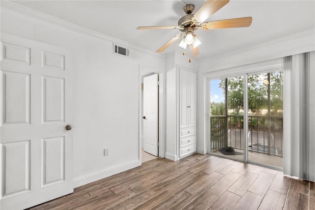 For Sale: $135,000 (2 beds, 2 baths, 992 Square Feet)