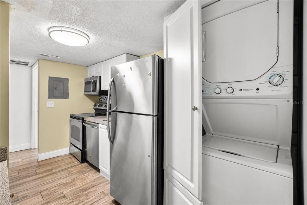 For Sale: $135,000 (2 beds, 2 baths, 992 Square Feet)