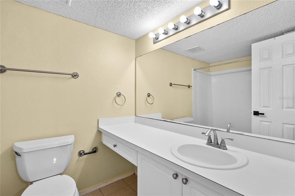 For Sale: $135,000 (2 beds, 2 baths, 992 Square Feet)