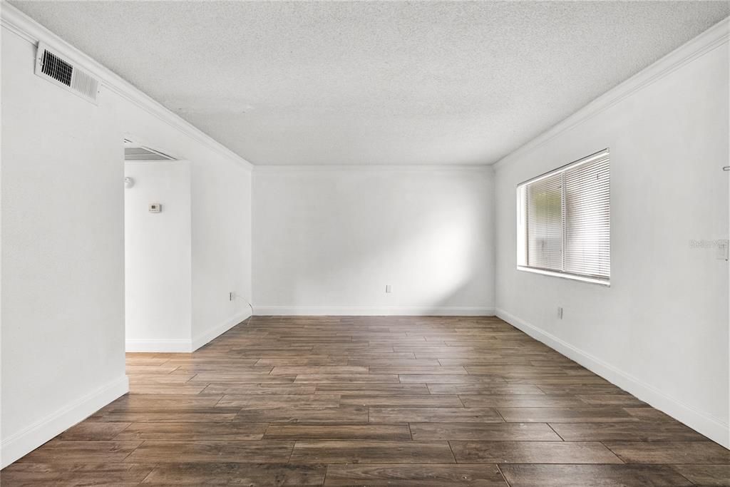 For Sale: $135,000 (2 beds, 2 baths, 992 Square Feet)