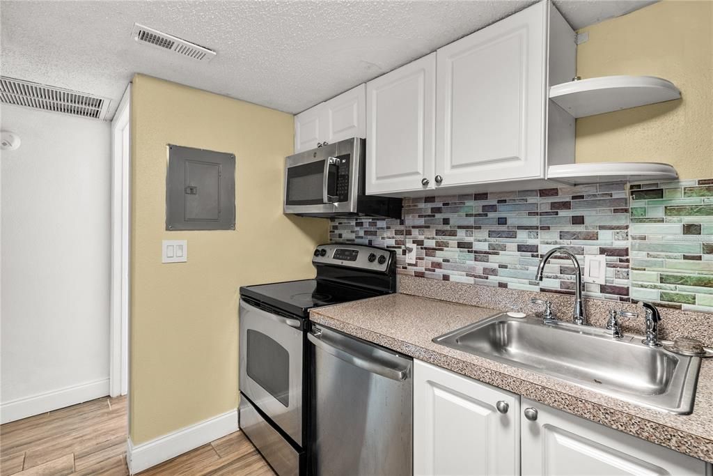 For Sale: $135,000 (2 beds, 2 baths, 992 Square Feet)