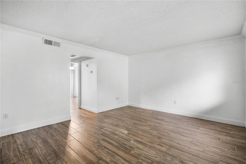 For Sale: $135,000 (2 beds, 2 baths, 992 Square Feet)
