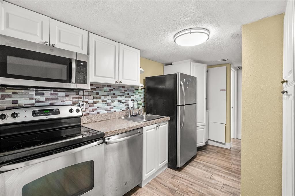 For Sale: $135,000 (2 beds, 2 baths, 992 Square Feet)