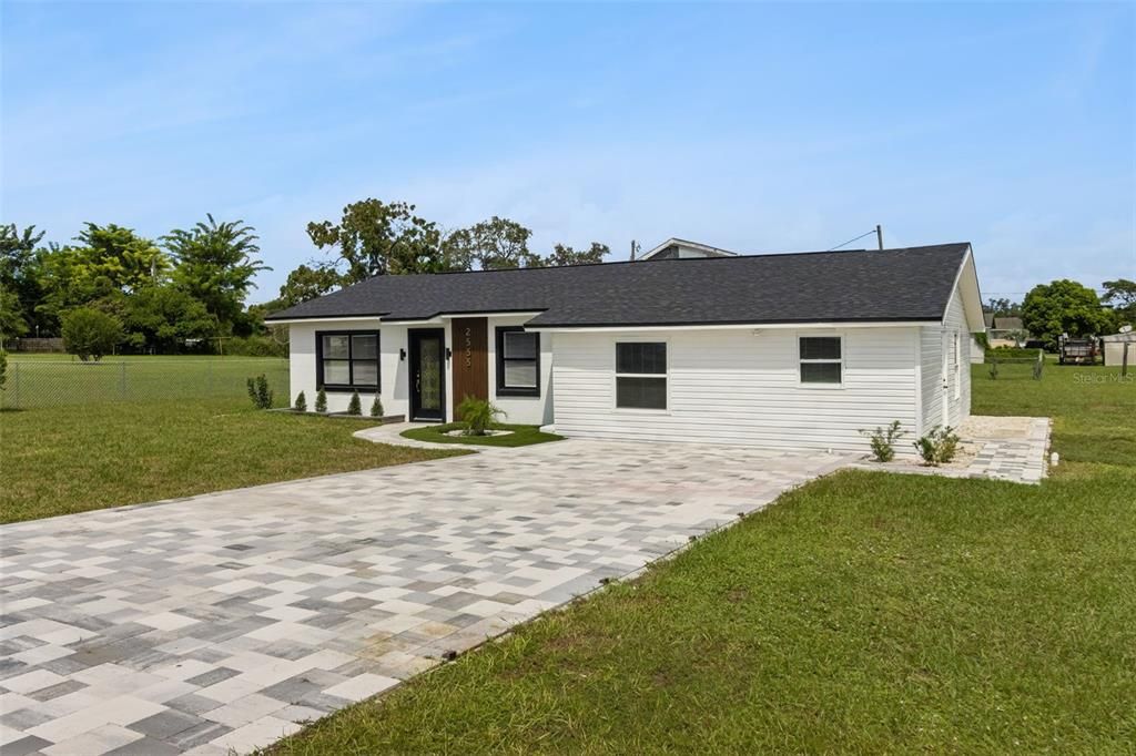 For Sale: $275,000 (4 beds, 2 baths, 1424 Square Feet)