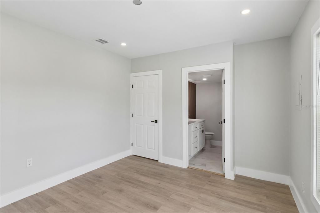 For Sale: $275,000 (4 beds, 2 baths, 1424 Square Feet)