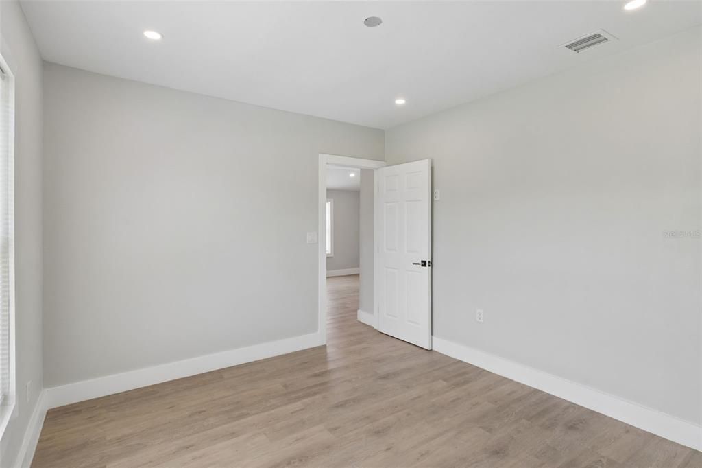 For Sale: $275,000 (4 beds, 2 baths, 1424 Square Feet)