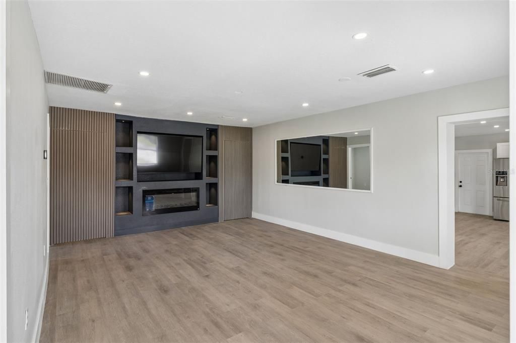 For Sale: $275,000 (4 beds, 2 baths, 1424 Square Feet)