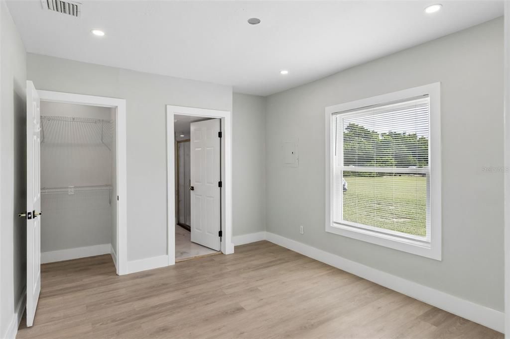 For Sale: $275,000 (4 beds, 2 baths, 1424 Square Feet)