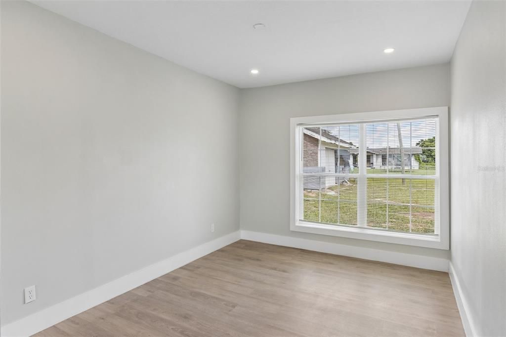 For Sale: $275,000 (4 beds, 2 baths, 1424 Square Feet)