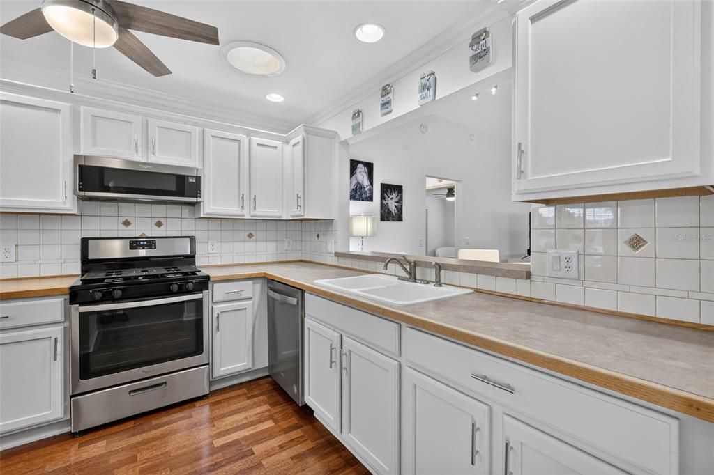 For Sale: $340,000 (3 beds, 2 baths, 1512 Square Feet)