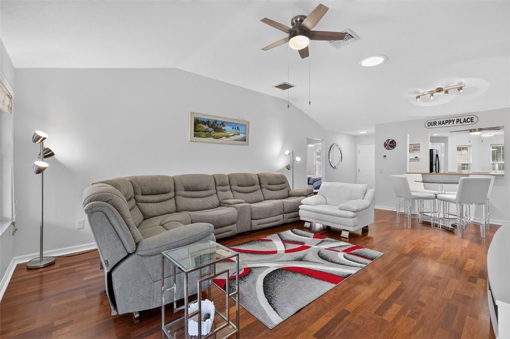 For Sale: $340,000 (3 beds, 2 baths, 1512 Square Feet)