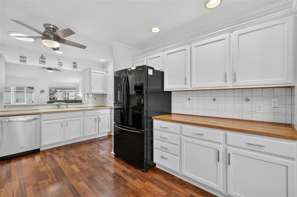 For Sale: $340,000 (3 beds, 2 baths, 1512 Square Feet)